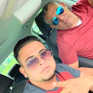 Meet your Posher, Carlos r